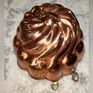 Vintage Set of Two Copper Bundt Cake Molds w Brass Rivet Hangers; US Made